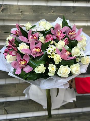 Букет цветов из: Розы и Хризантемы в Уптар