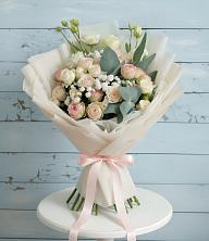 Букет цветов из:  Розы и Лизиантусы в Уптар