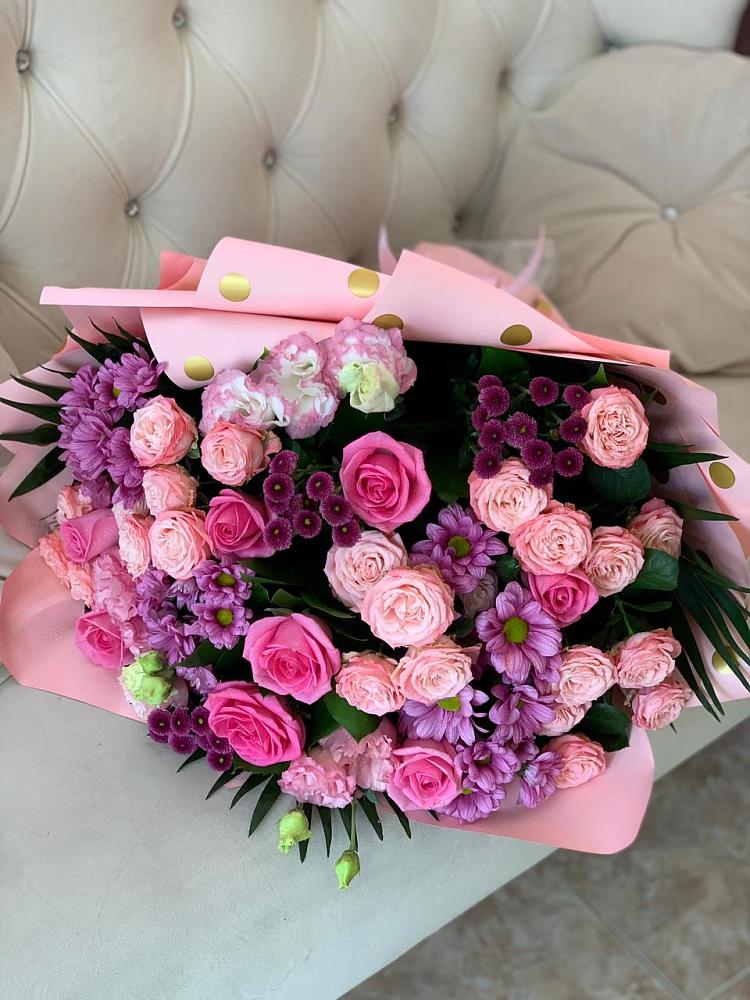 Букет цветов из: Хризантемы, Розы и Лизиантусы в Уптар