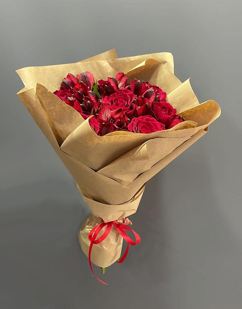 Букет цветов из: Альстромерии и Розы в Уптар