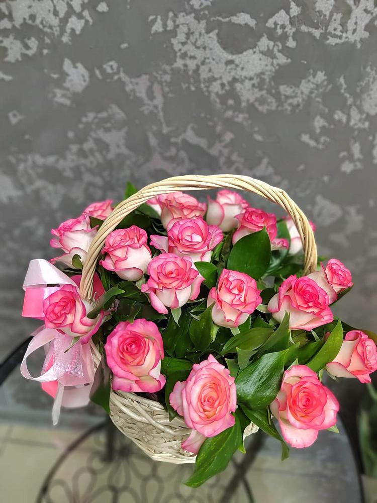 Цветочная композиция из Розы в корзине в Уптар