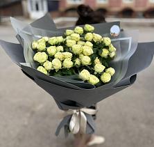 Букет Белые кустовые розы Солинеро в Уптар