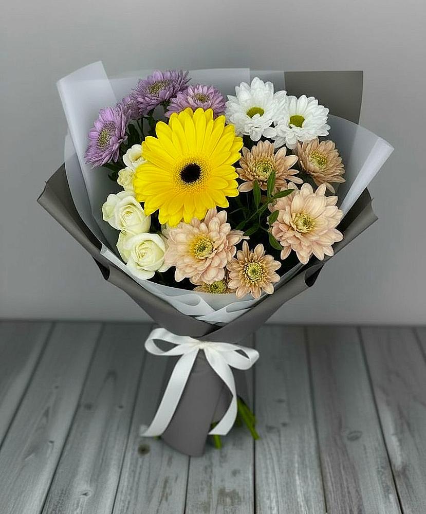 Букет цветов из: Розы, Герберы и Хризантемы в Уптар