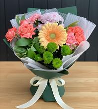 Букет цветов из:  Гвоздики, Розы, Герберы и Хризантемы в Уптар