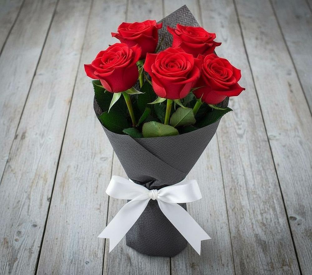Букет 5 Красных роз Эдлесс Лав в Уптар