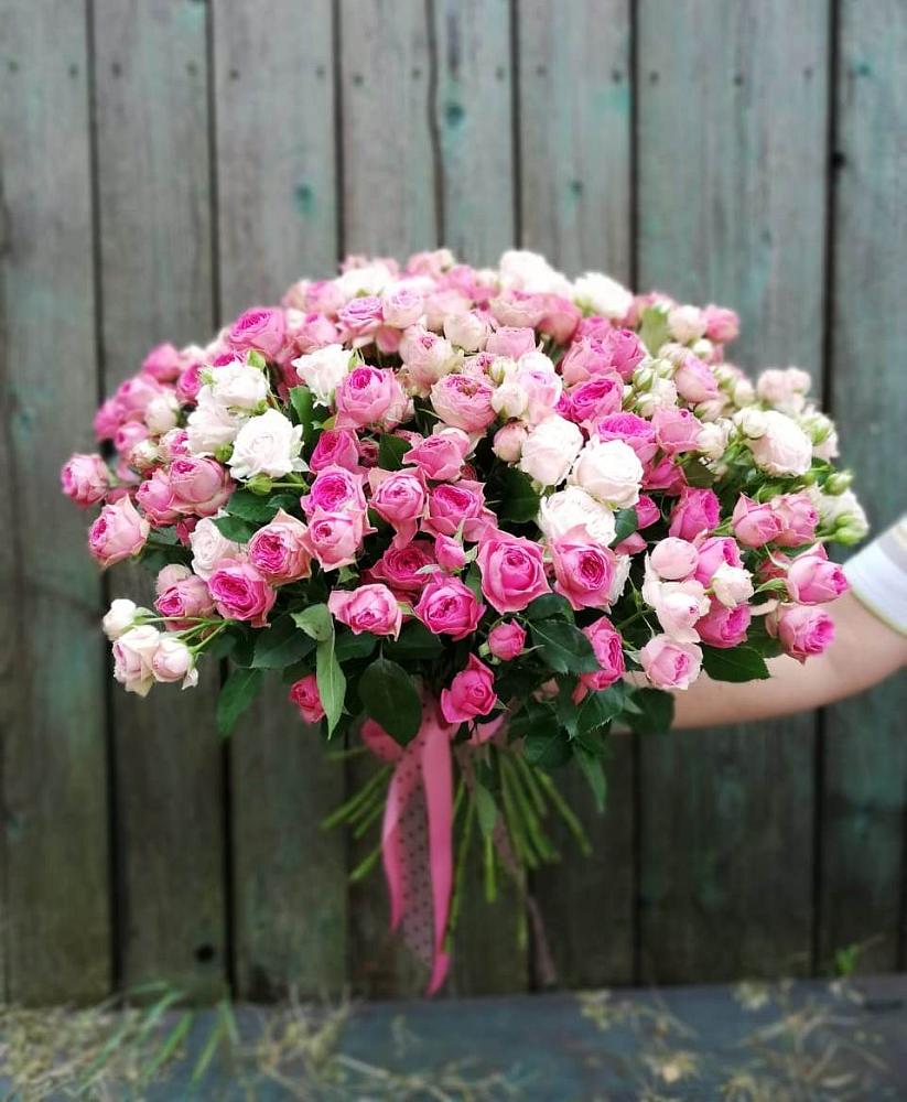 Букет Розовые кустовые розы Натали и Лав Лидия в Уптар