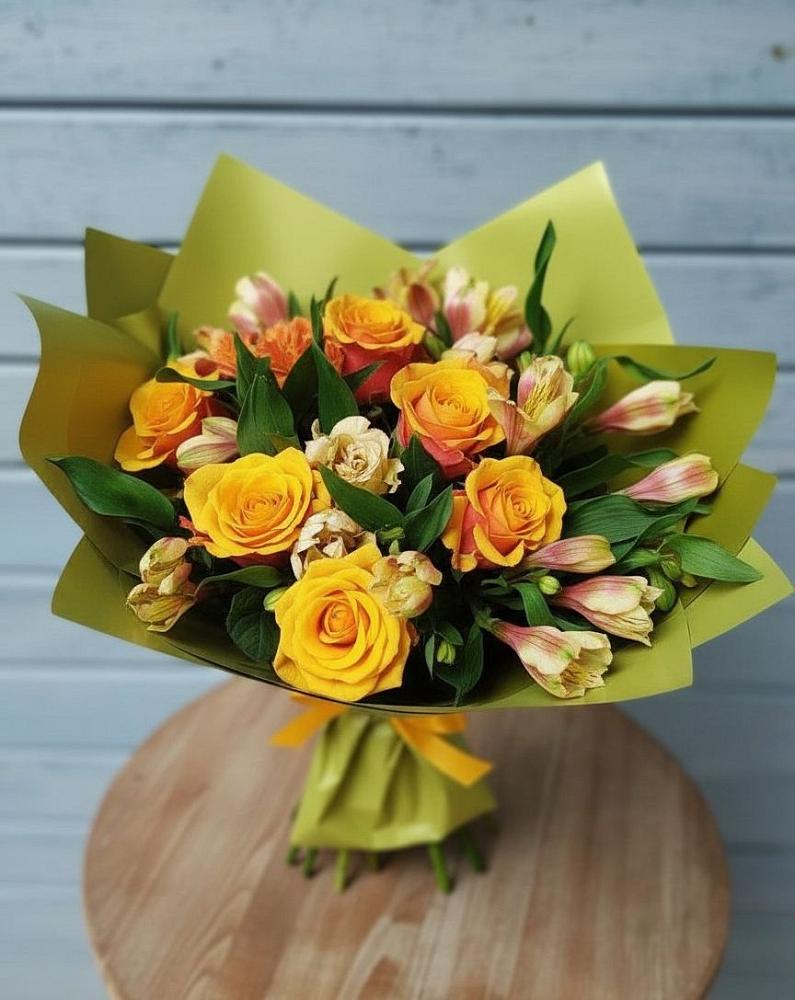 Букет цветов из: Альстромерии и Розы в Уптар