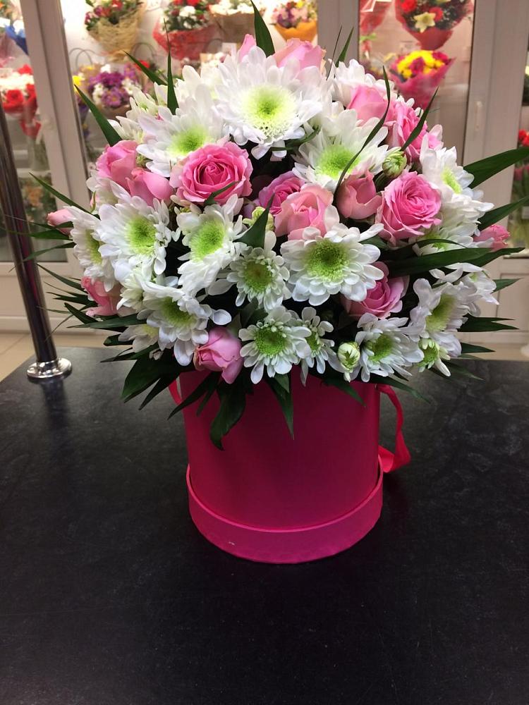 Цветочная композиция из Розы и Хризантемы в шляпной коробке в Уптар