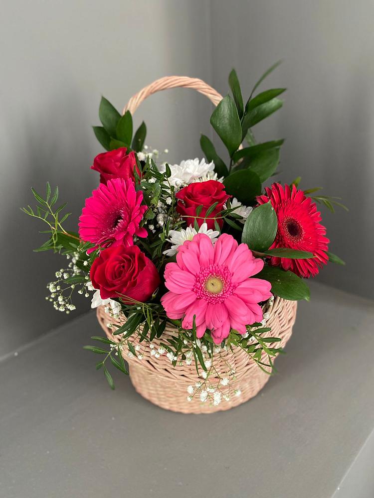 Цветочная композиция из Розы, Хризантемы и Герберы в корзине в Уптар