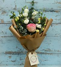 Букет цветов из:  Розы и Лизиантусы в Уптар