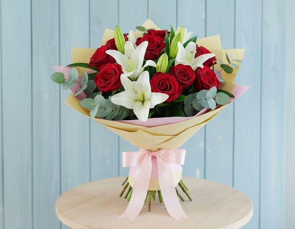 Букет цветов из: Лилии и Розы в Уптар